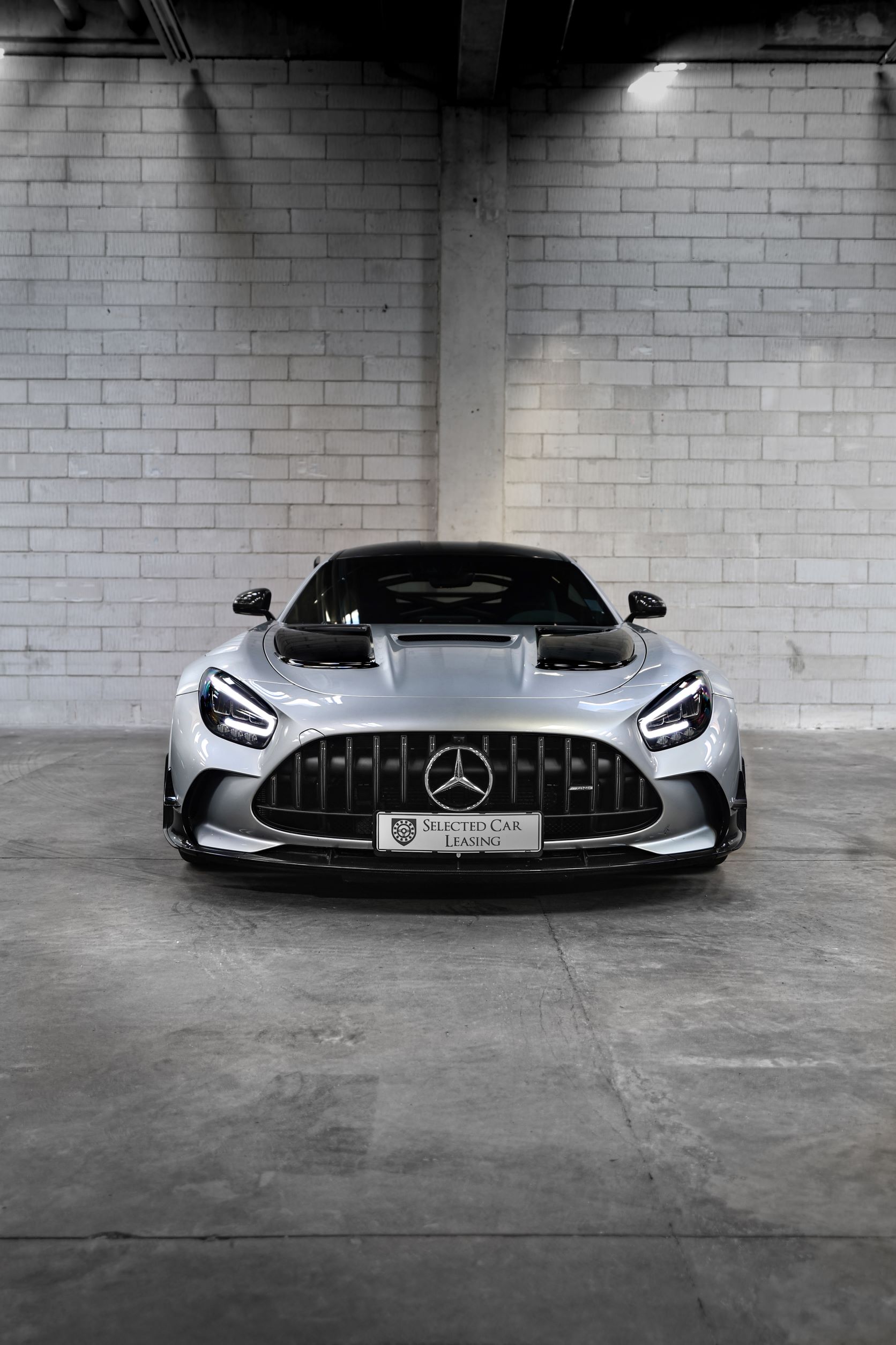 Mercedes-AMG GT Black Series set forfra i showroom