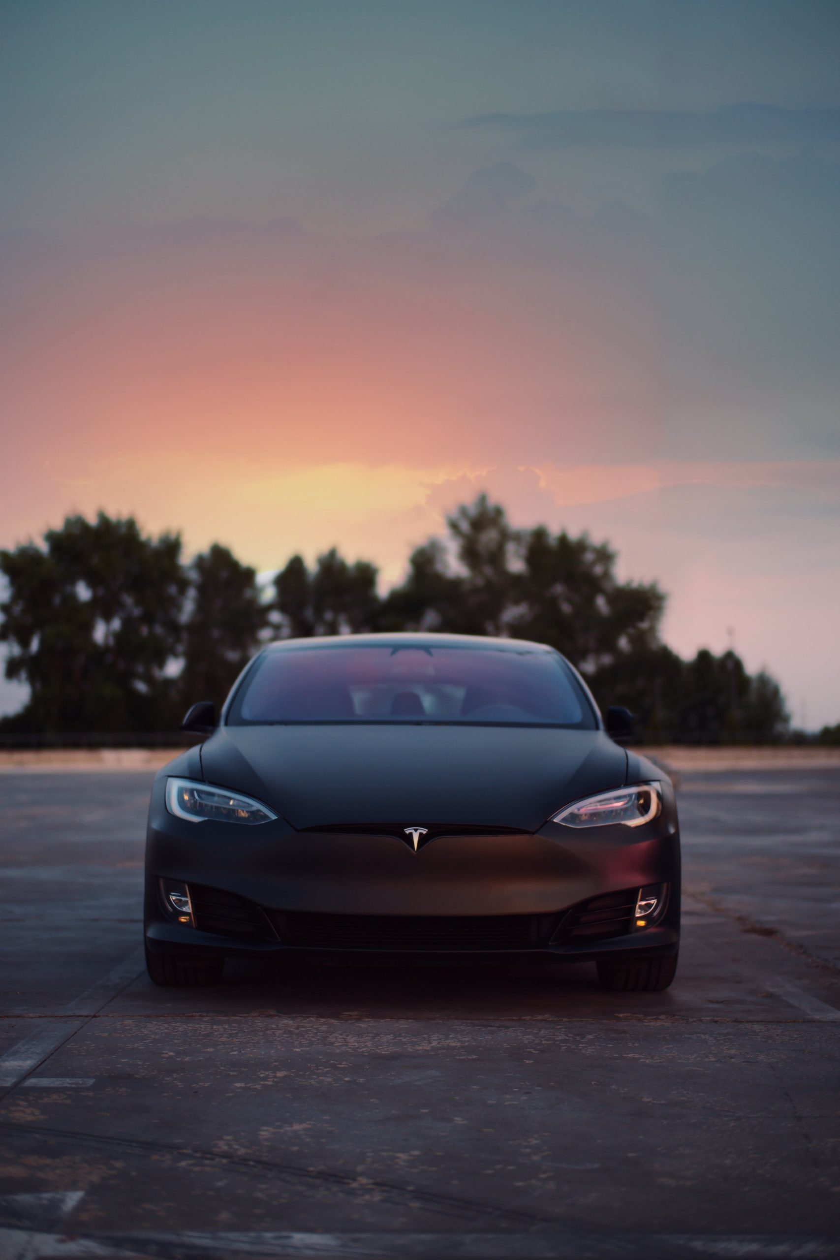 Sort Tesla leasingbil