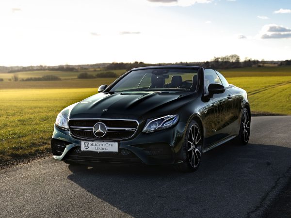 Mercedes-Benz E-Klasse Cabriolet på landevej